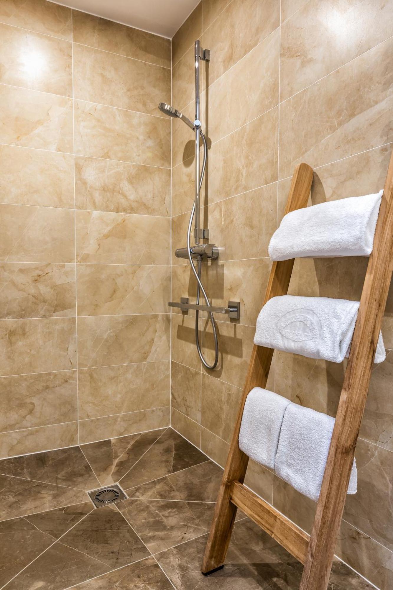 Deluxe Room,1498501048:JPEG